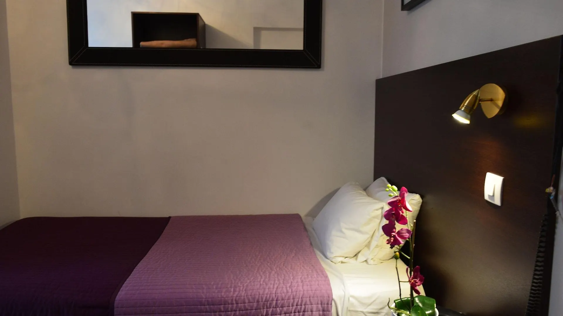 Le Twelve Hotel 3*