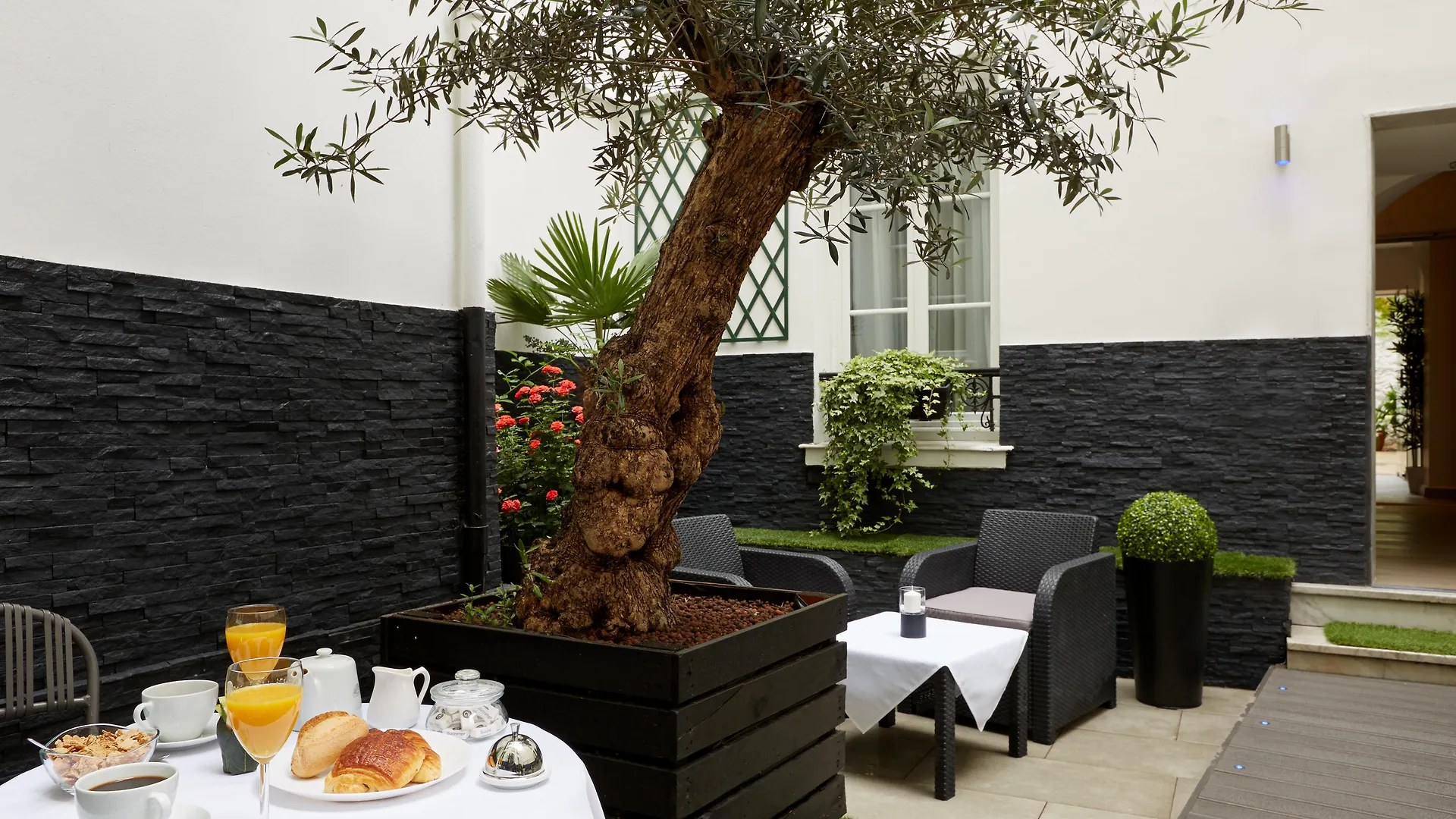 Le Twelve 3* Parijs