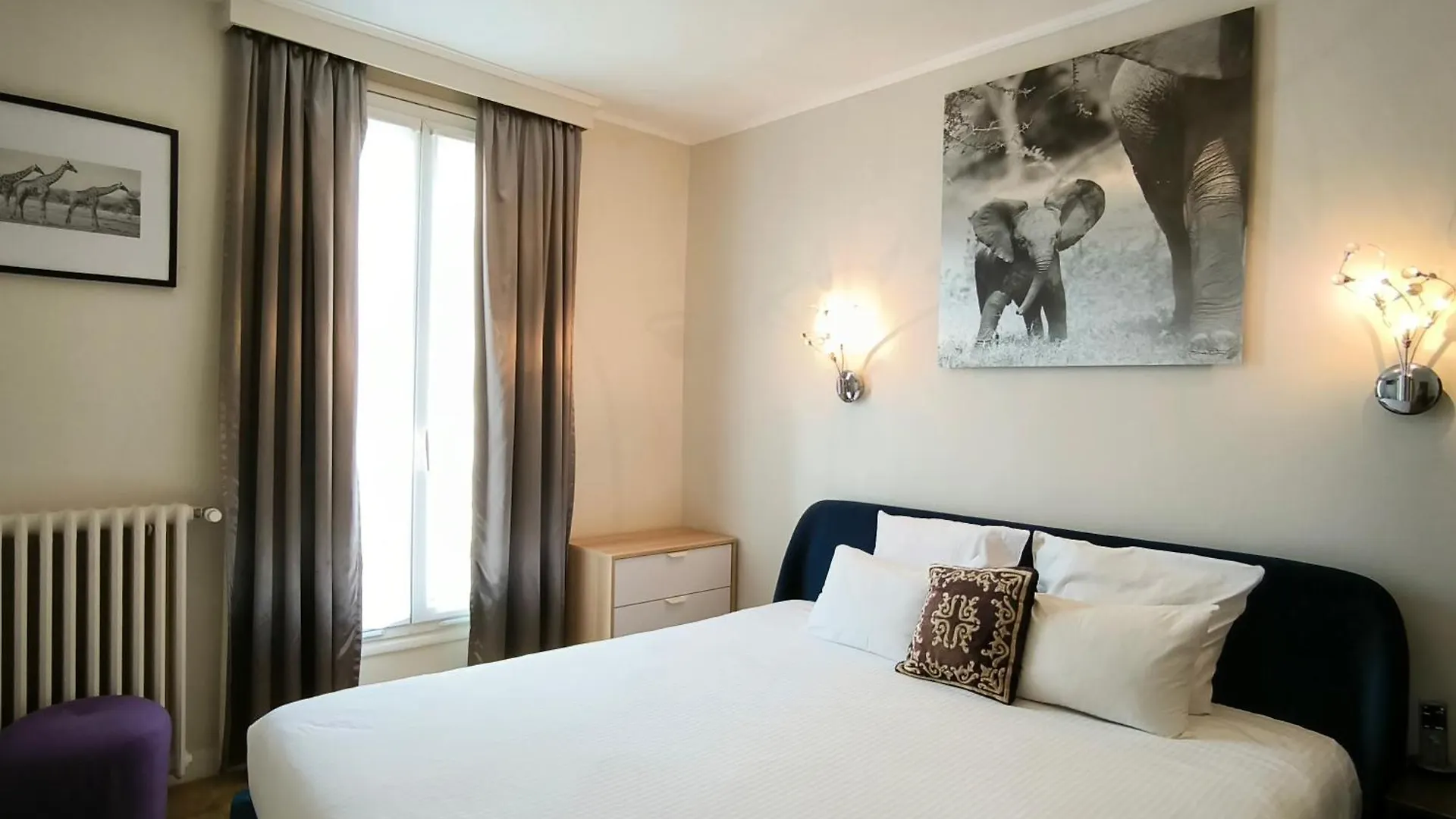 Le Twelve Hotel 3*