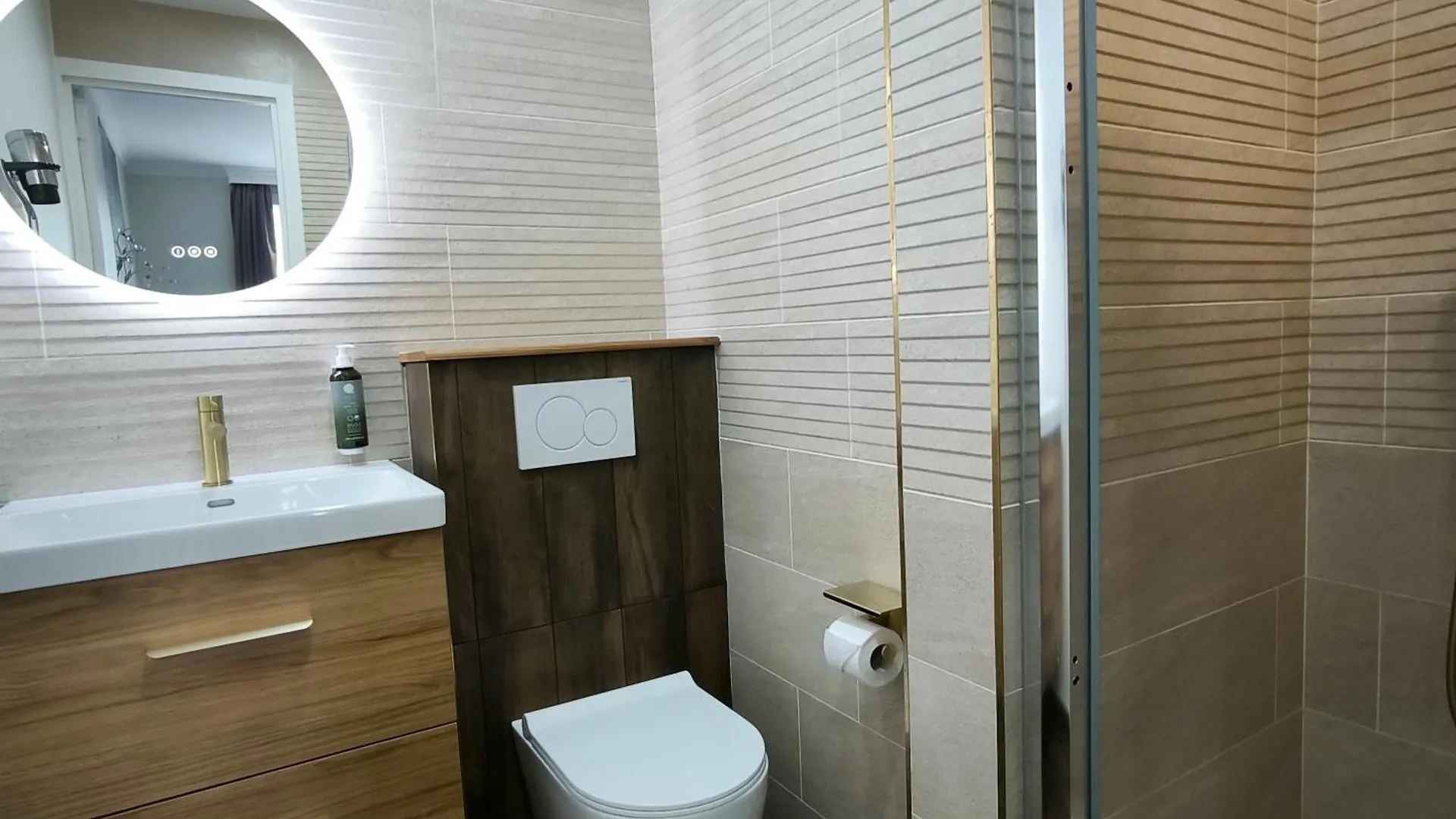Le Twelve Hotel 3*