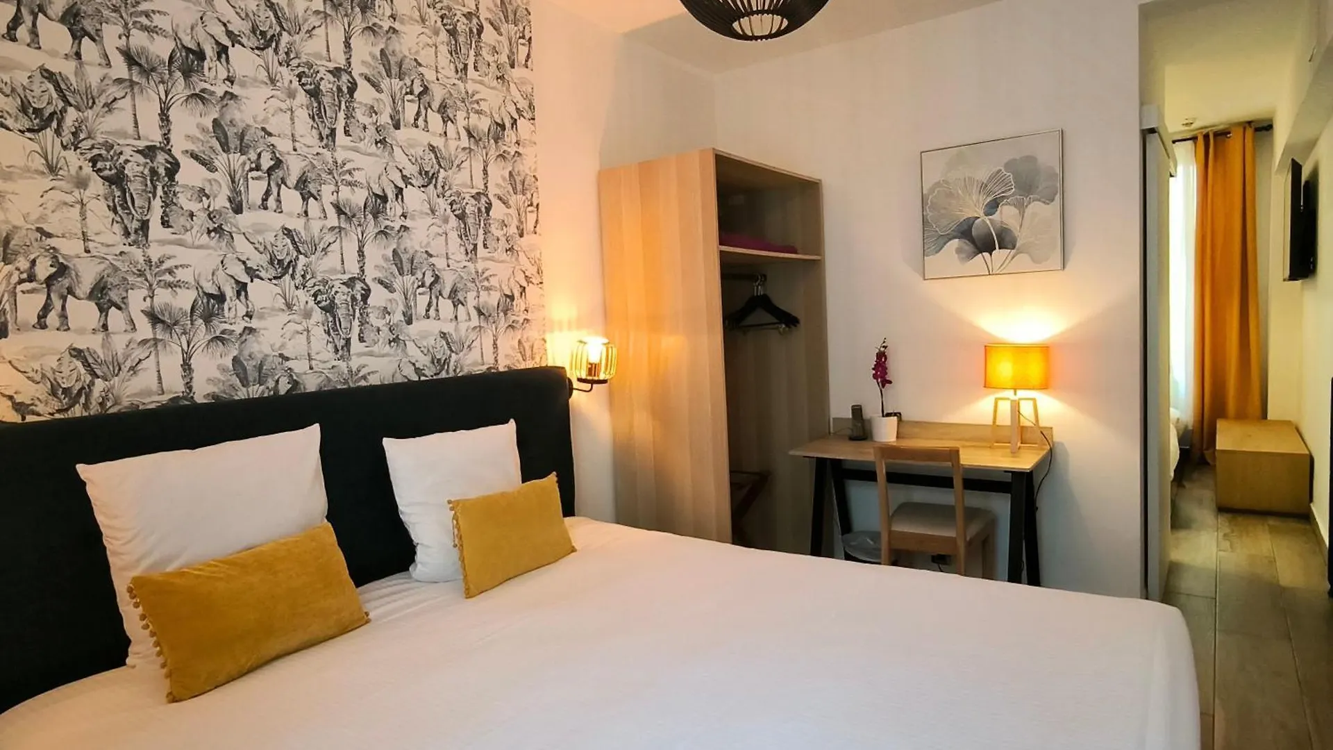 Hotel Le Twelve 3*