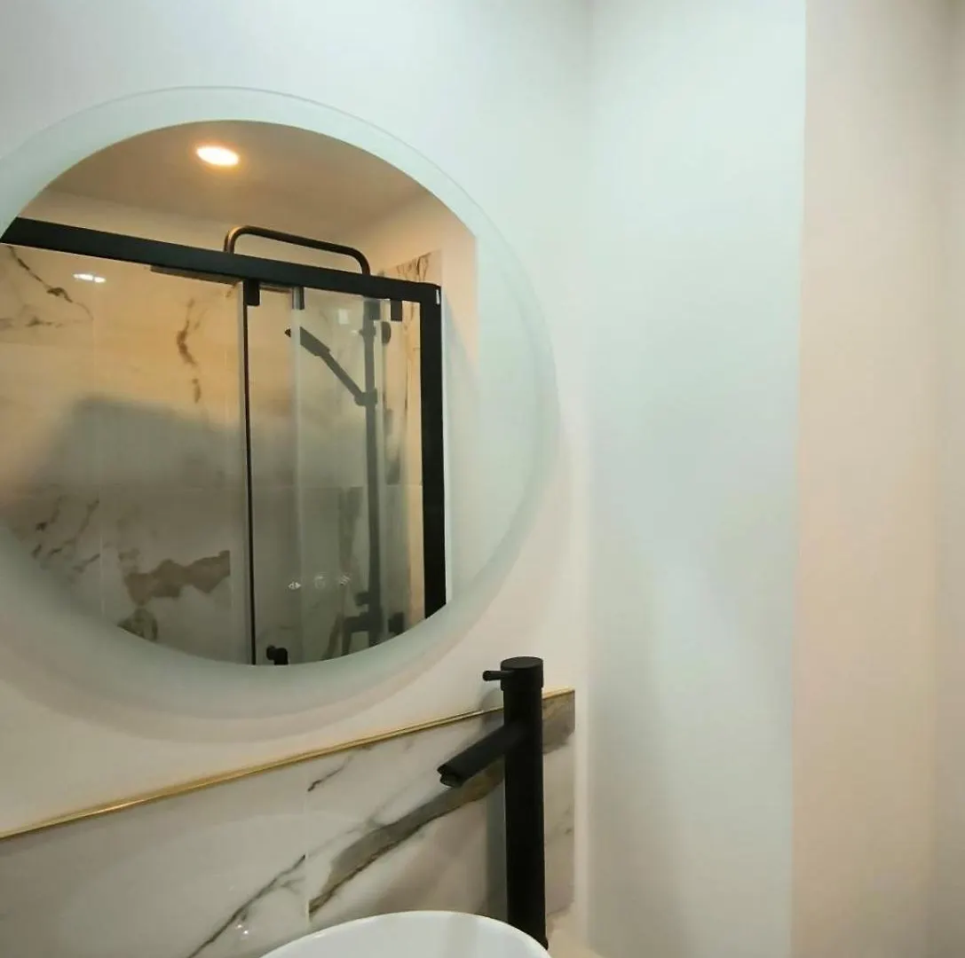 Le Twelve Hotel 3*