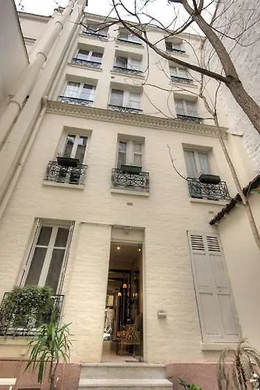 Le Twelve Hotel