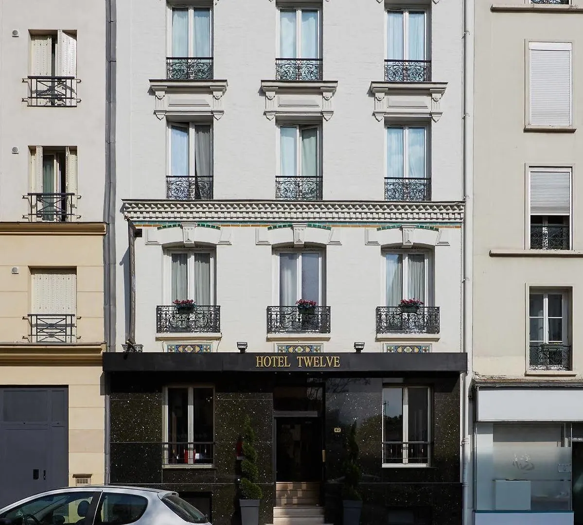 Le Twelve Hotel